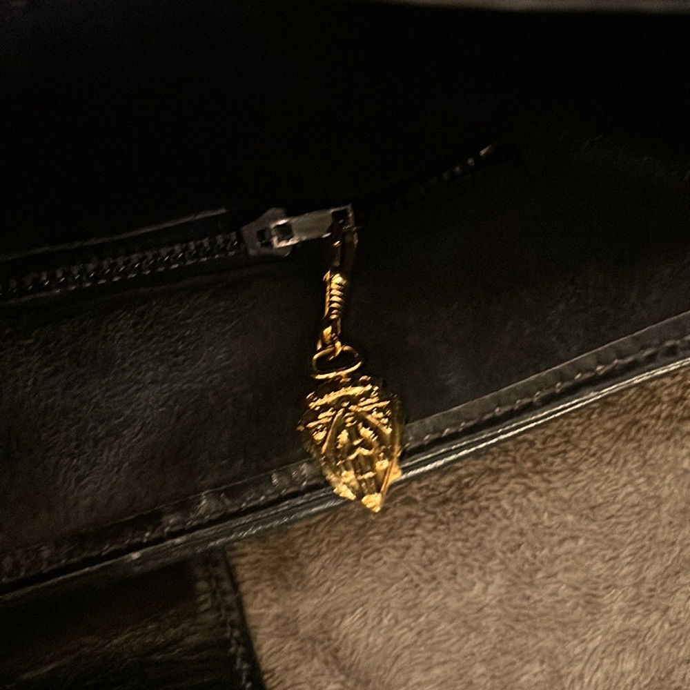 Gucci Shoulder Bag - Picture 9 of 15
